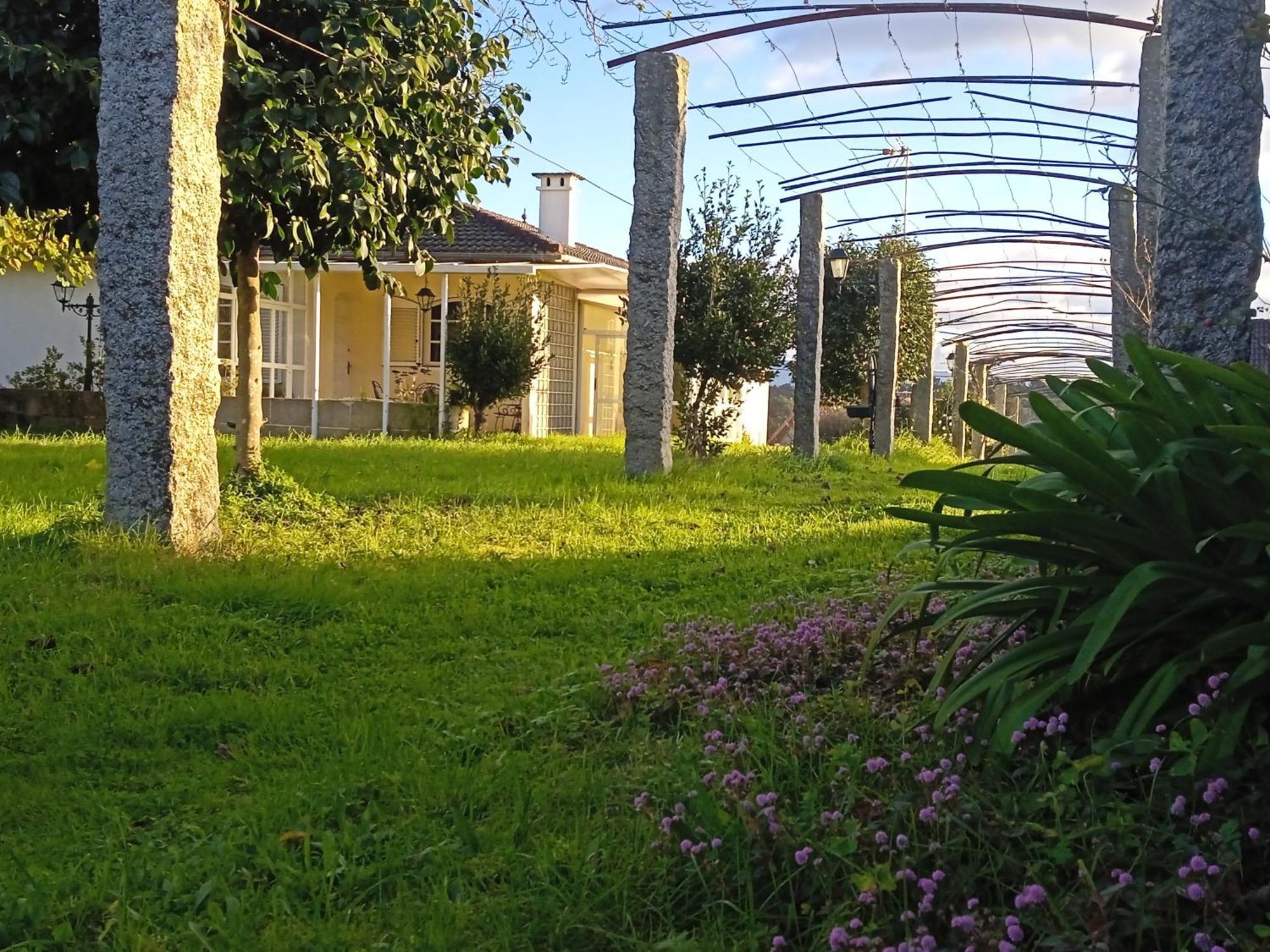 A Casa De Abelleira Ponteareas Bed & Breakfast Exterior photo